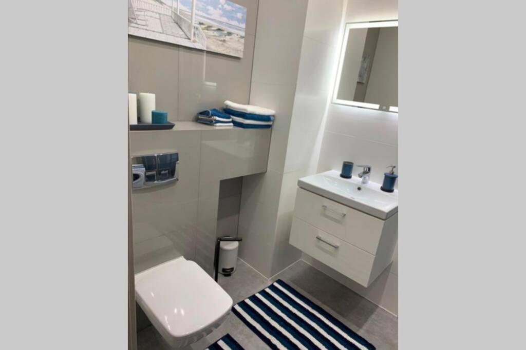 Przytulny Apartament Do Wynajecia Reda Esterno foto